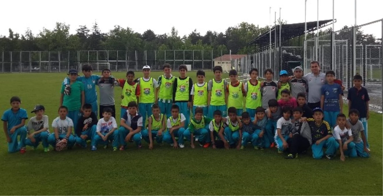 Yozgat Yıldız Futbolcu Eğitim Merkezi Öğrencileri Kayseri\'de