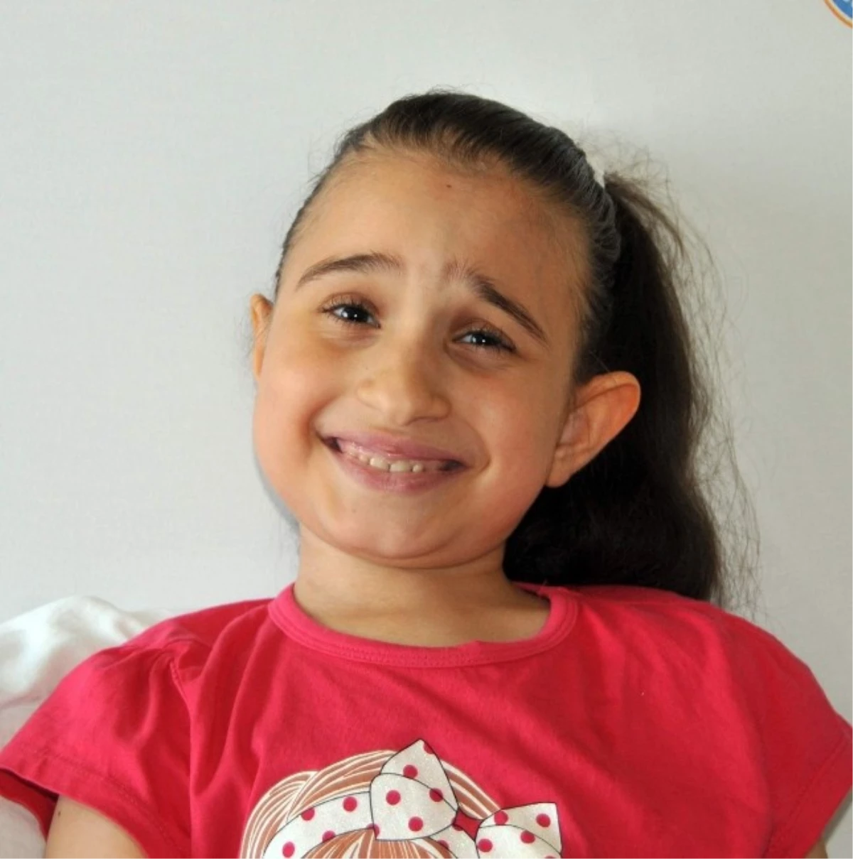 10 Yaşındaki Aleyna, Ağabeyinin Arkadaşının Böbreğiyle Yaşama Tutundu