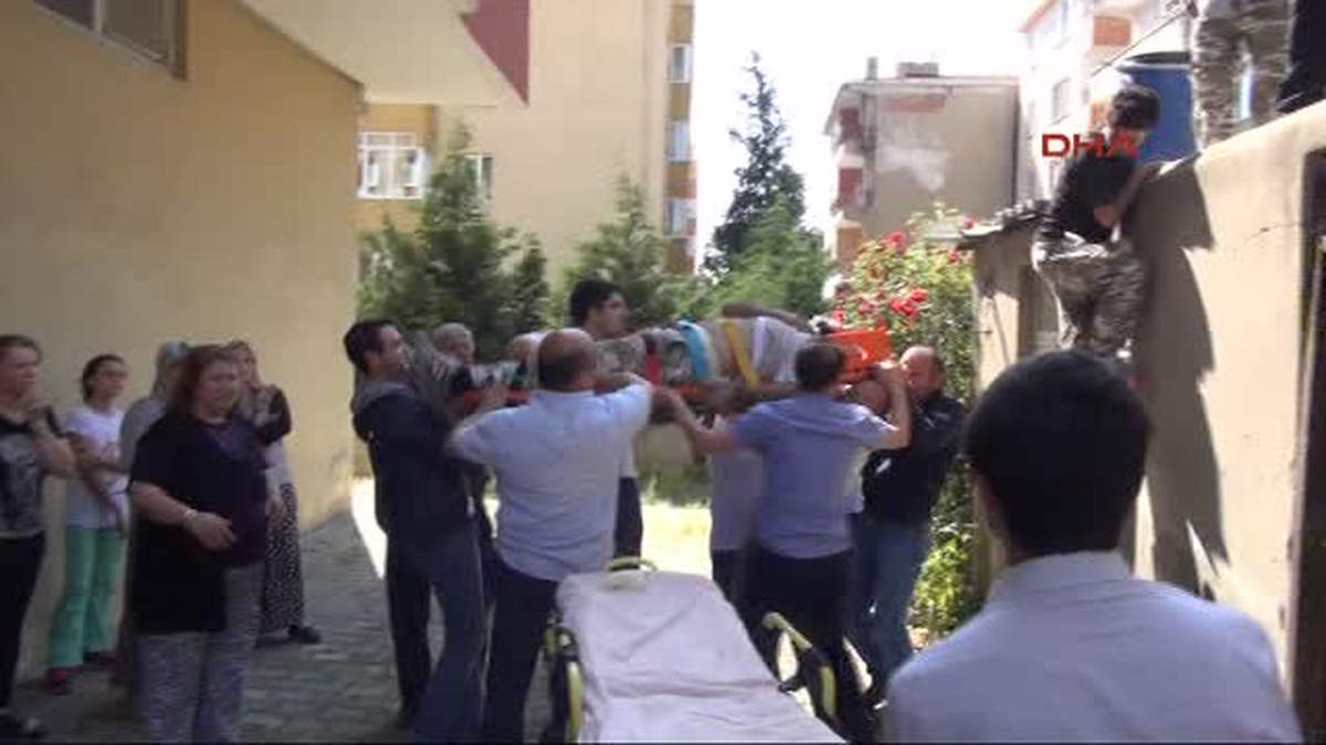 3\'üncü Kattan Düşen İnşaat Ustası Ağır Yaralandı