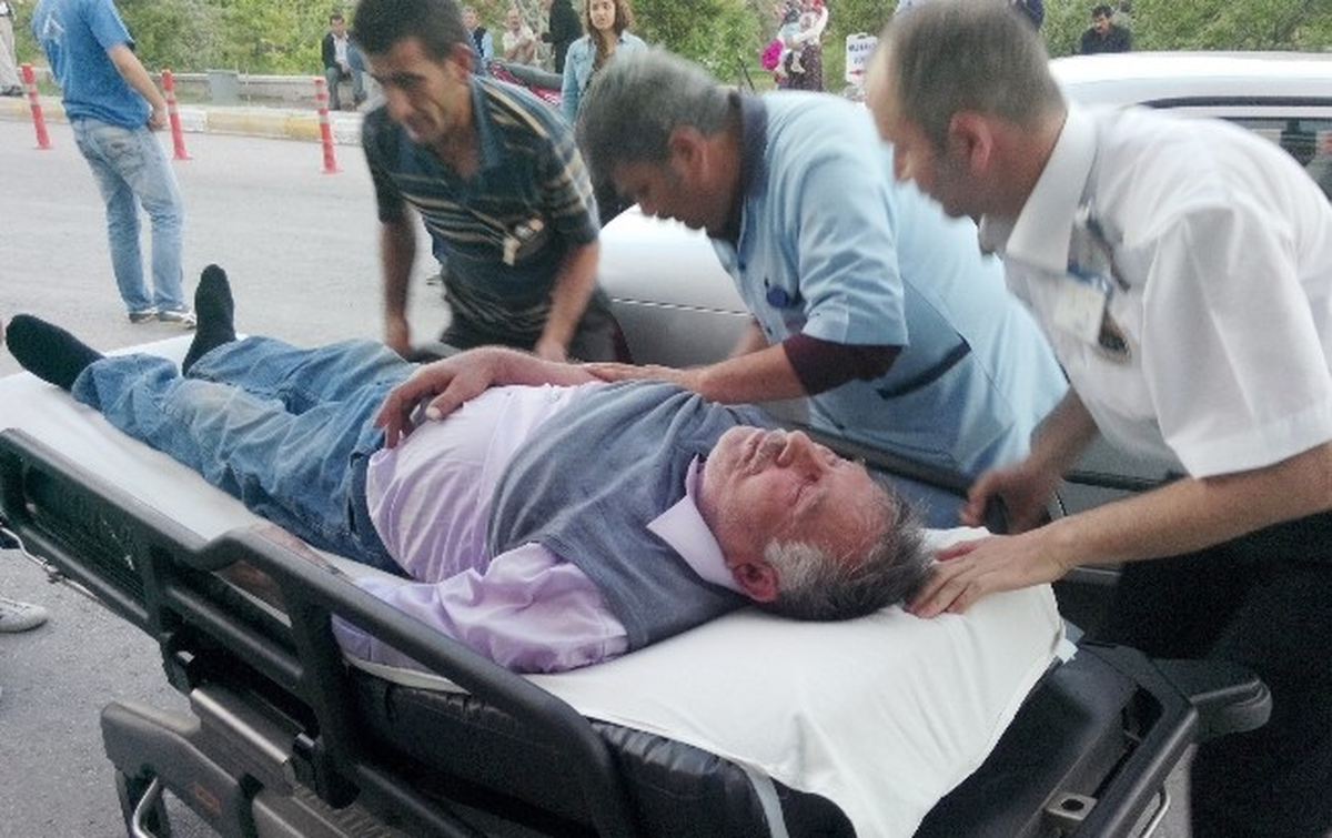 Aksaray\'da Arının Soktuğu Adam Hastanelik Oldu