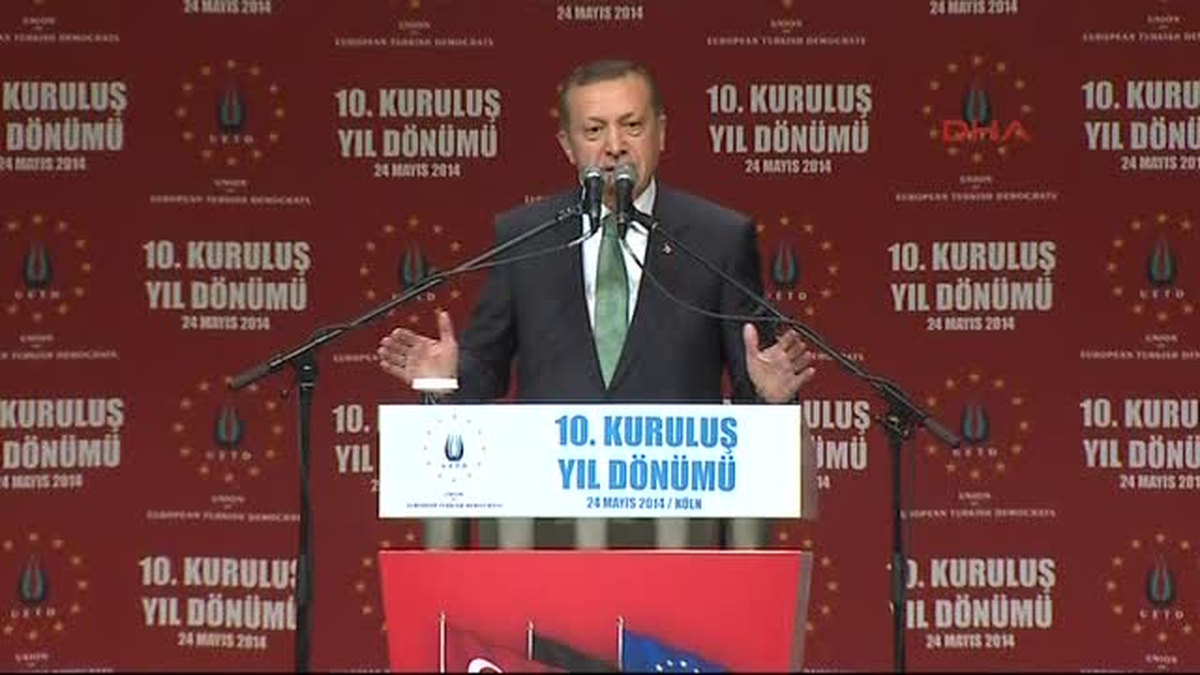 Başbakan Erdoğan\'ın Köln Mitinginde Merkel\'in Yuhalandığı Anlar