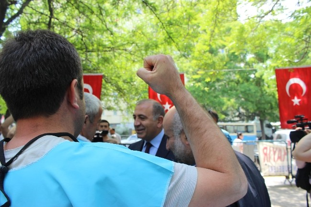CHP\'li Akkaya ve Tekin Yatağan İşçilerini Ziyaret Etti