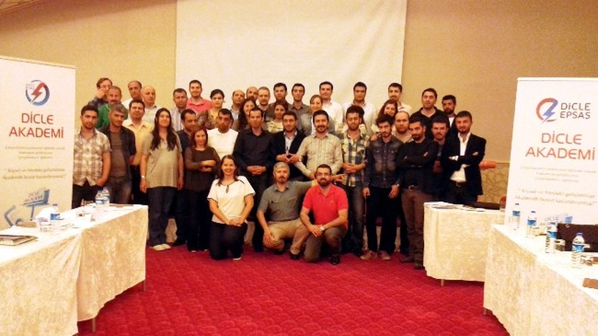 Dicle Akademi\'den 156 Yöneticiye Eğitim