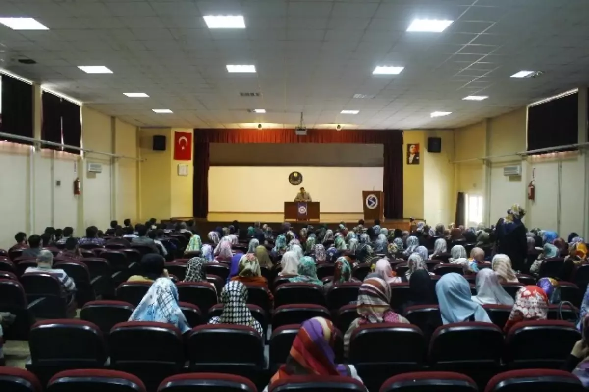 \'Geleceğe Gelenekle Yürümek\' Adlı Konferans Gerçekleşti