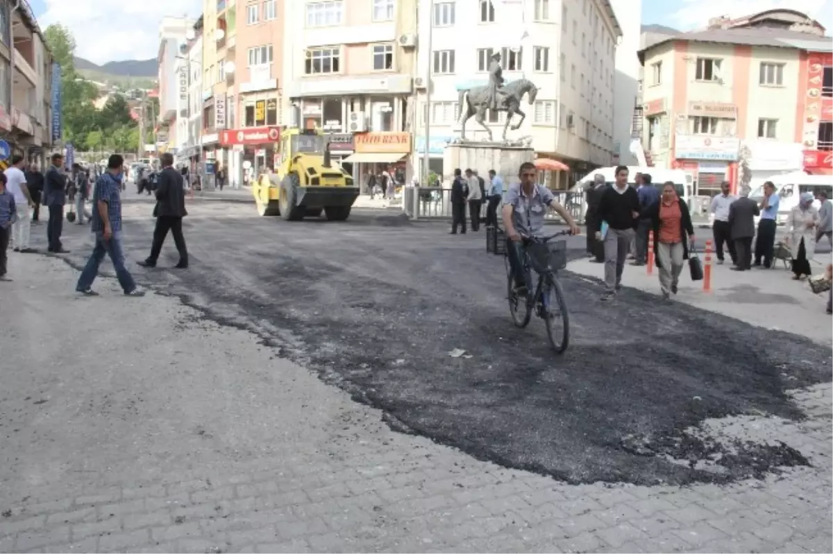 Hakkari\'de Yol Onarım Çalışmaları