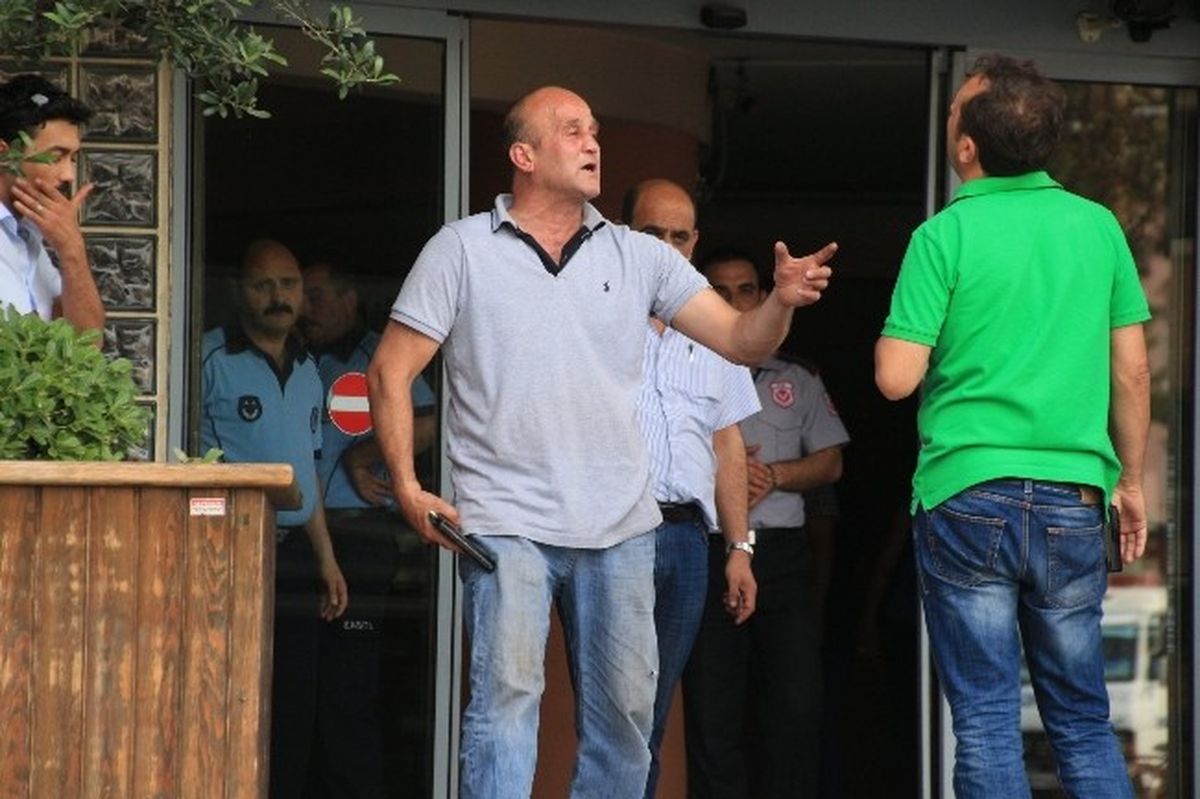 Nazilli\'de Belediye Önünde İntihar Girişimi