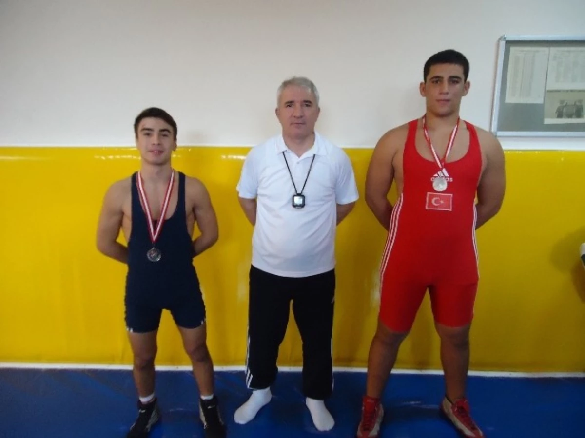 Şehzade Mehmet\'li Deniz ve Selman Güreş\'te Türkiye Şampiyonu