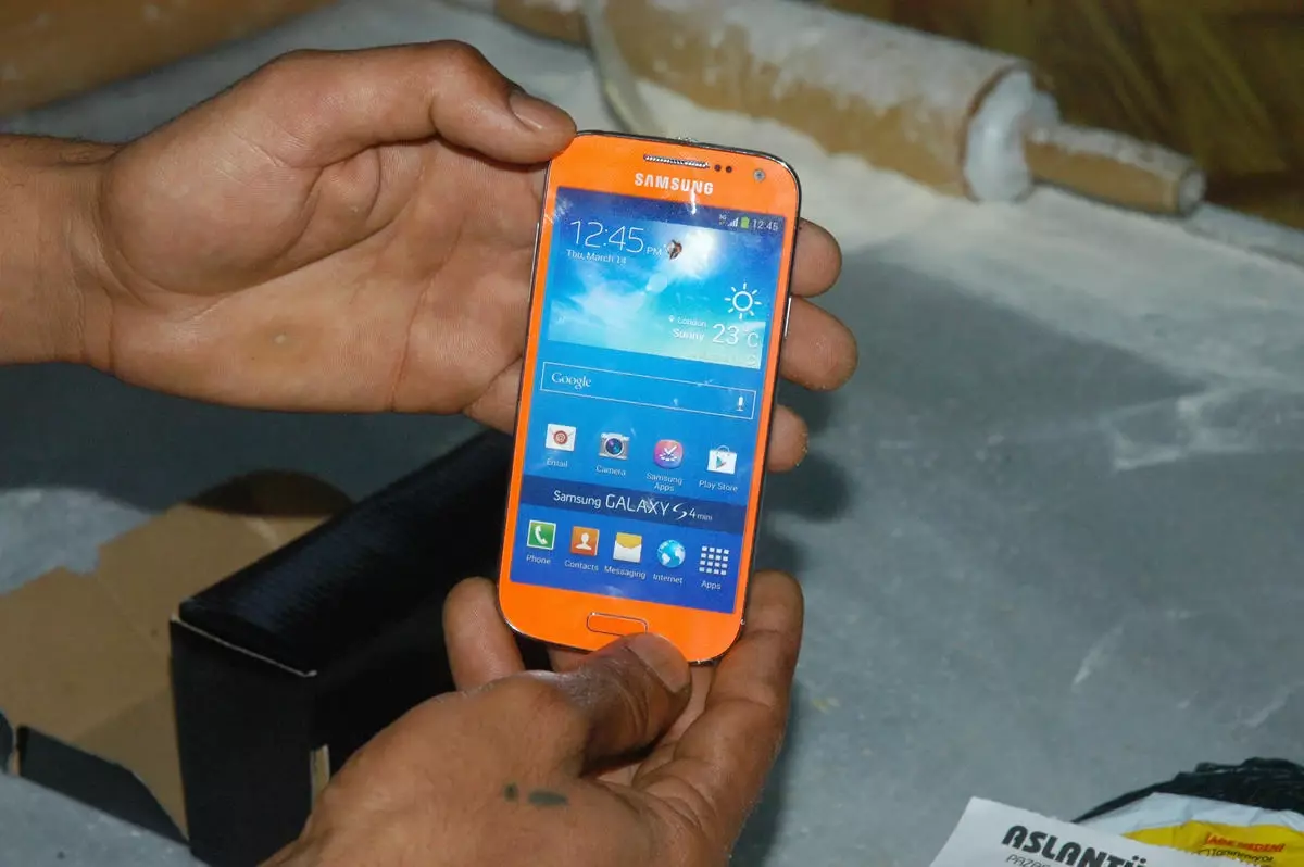 Sipariş Verdiği Cep Telefonu Yerine Oyuncağı Geldi