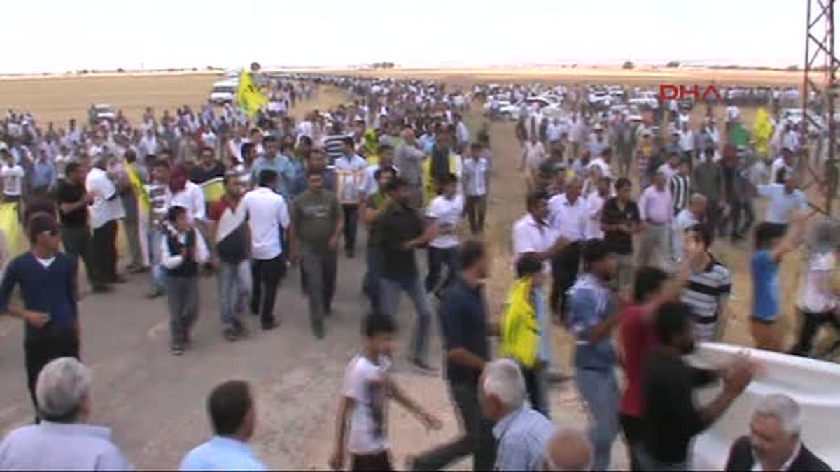 Suriye\'de Öldürülen Pyd\'li Suruç\'ta Toprağa Verildi