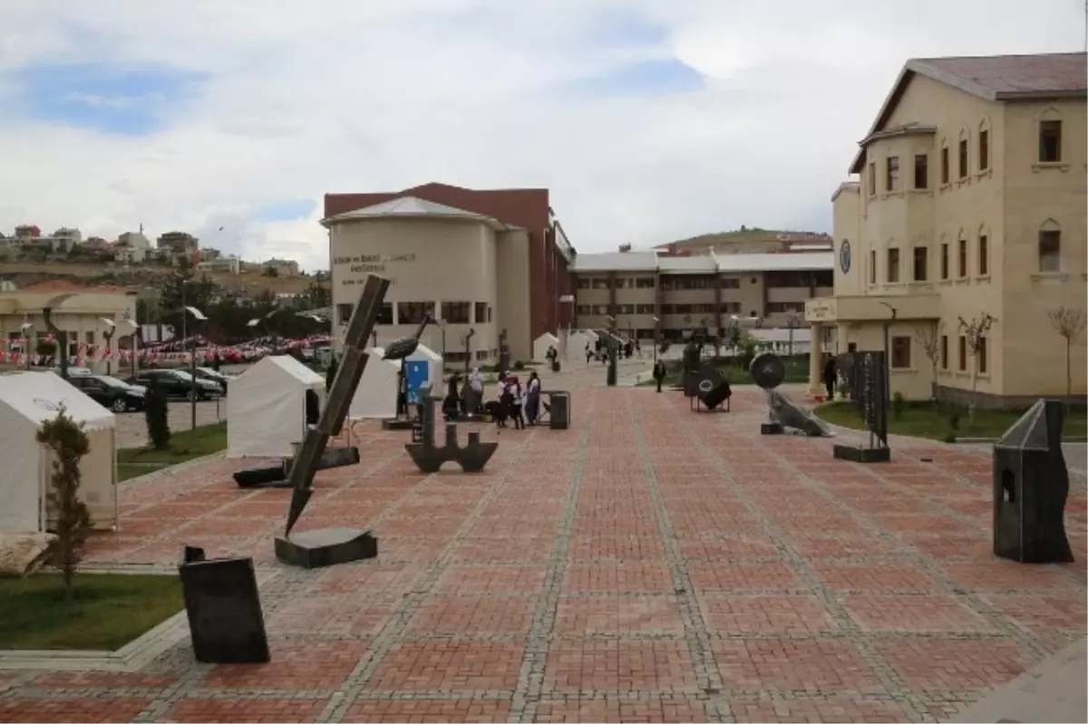 Üniversitenin Bahar Şenlikleri Sanatla Taçlandı