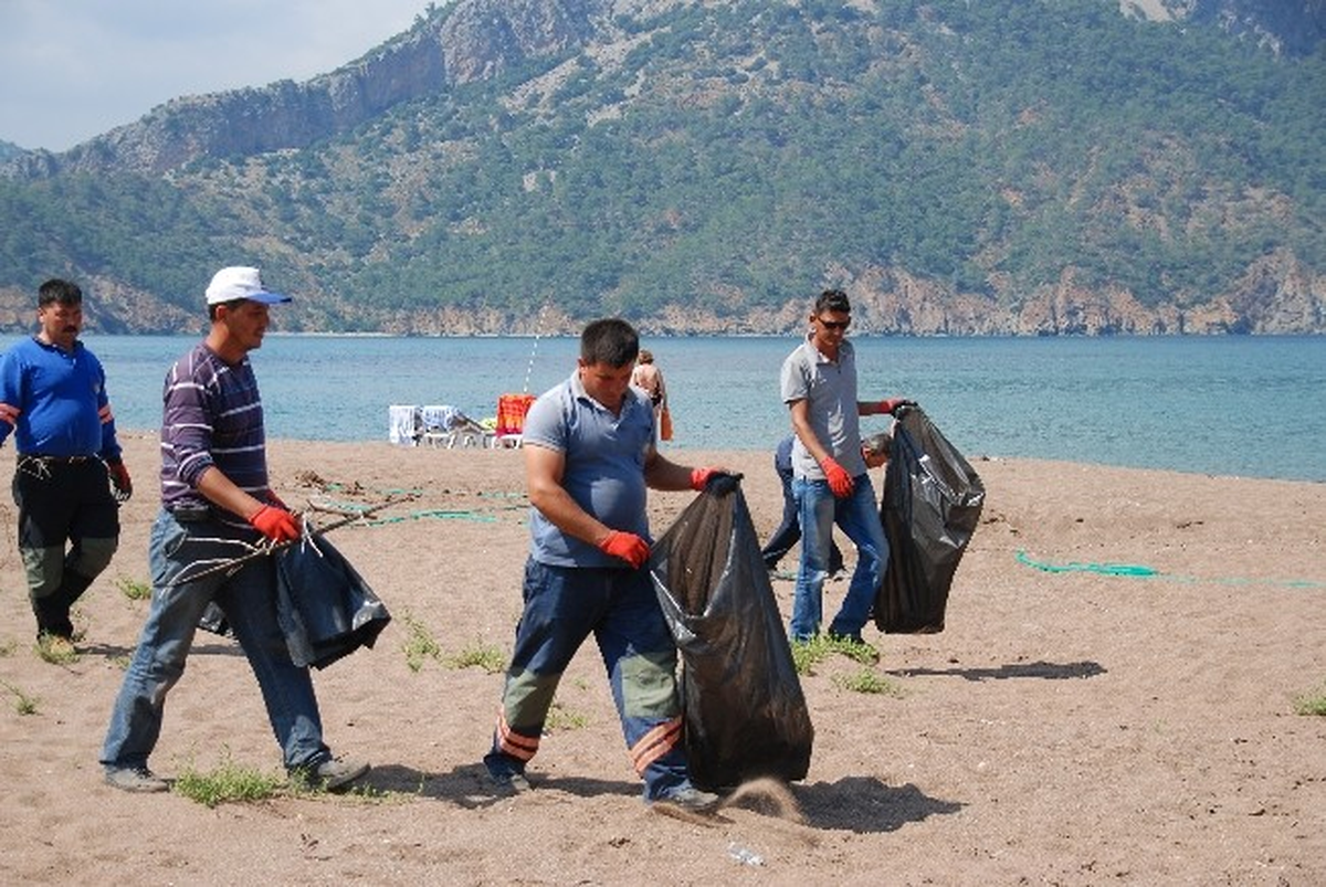 Adrasan Sahilinde Sezon Temizliği
