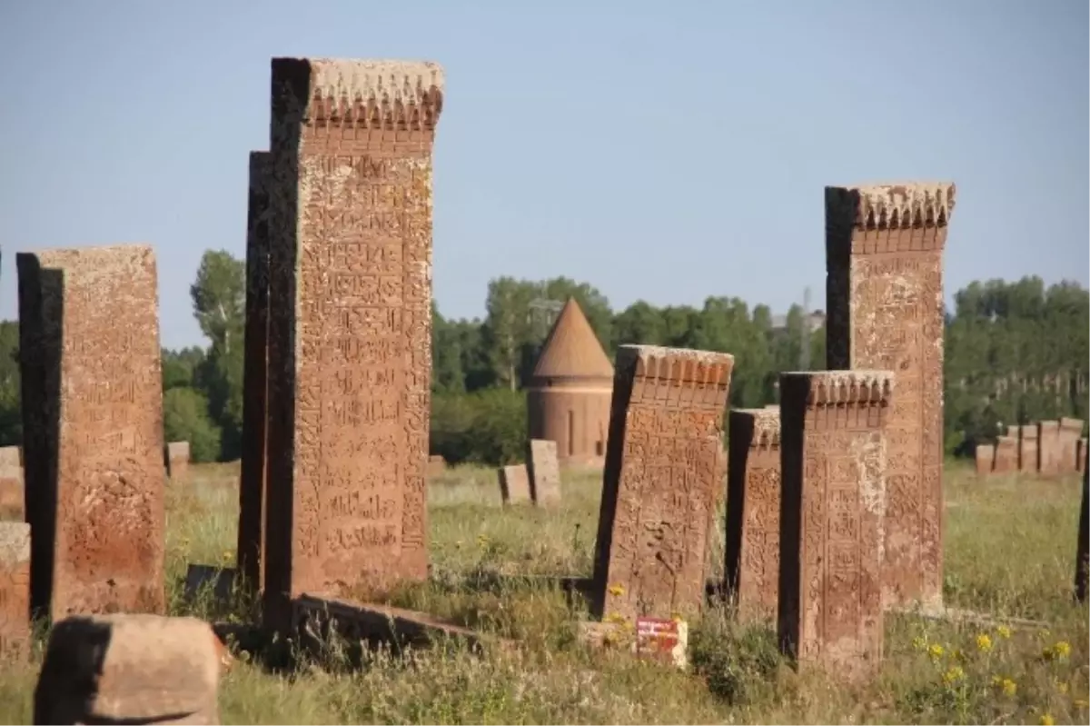 Arap Harfleri Yazıtlar ve Ahlat Mezar Taşları Çalıştayı