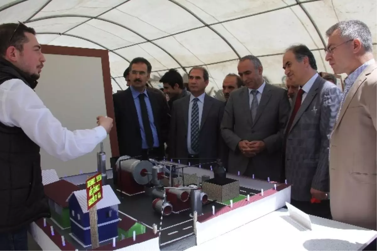 Atatürk Üniversitesi Mühendislik Fakültesi Öğrenci Proje Şenliği Başladı