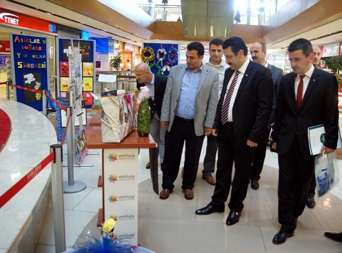 Başkan Genç, Geri Dönüşüm Sergisini Gezdi
