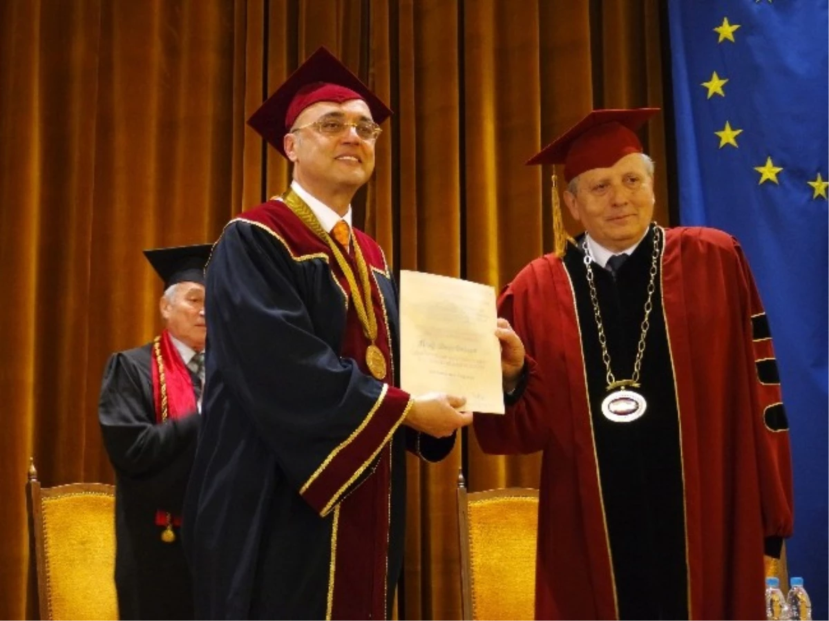 Bulgaristan Bilimler Akademisi, İü Rektörü Söylet\'e Fahri Doktora Unvanı Verdi