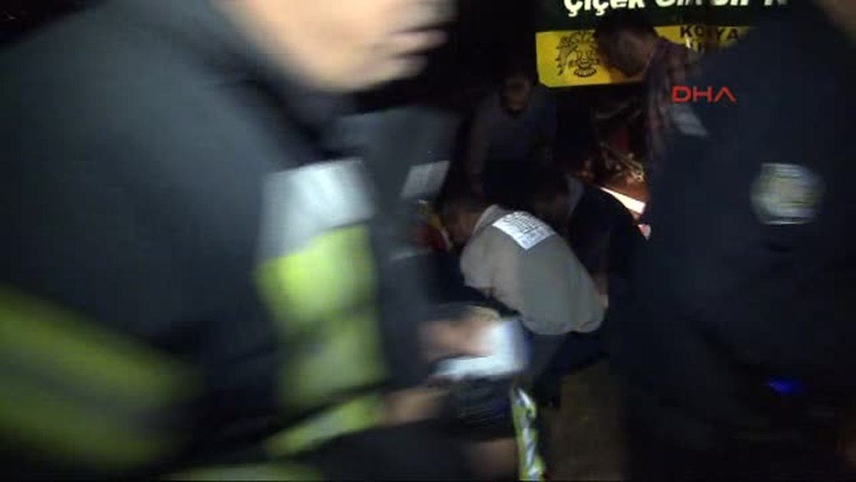 Konya\'da Cenazeye Giderken Ölümden Döndüler: 5 Yaralı