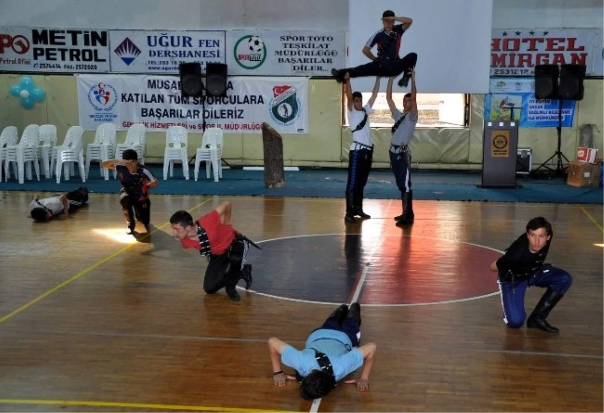 Erdemir Anadolu Lisesi Halk Oyunları Ekibi Türkiye Finaline Katılacak