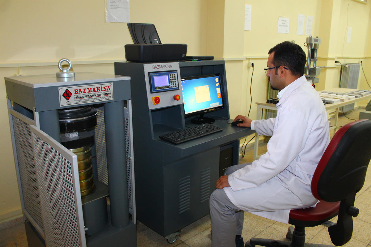 Kaman Meslek Yüksekokulu\'na Doğaltaş Analiz Laboratuvarı Kuruldu