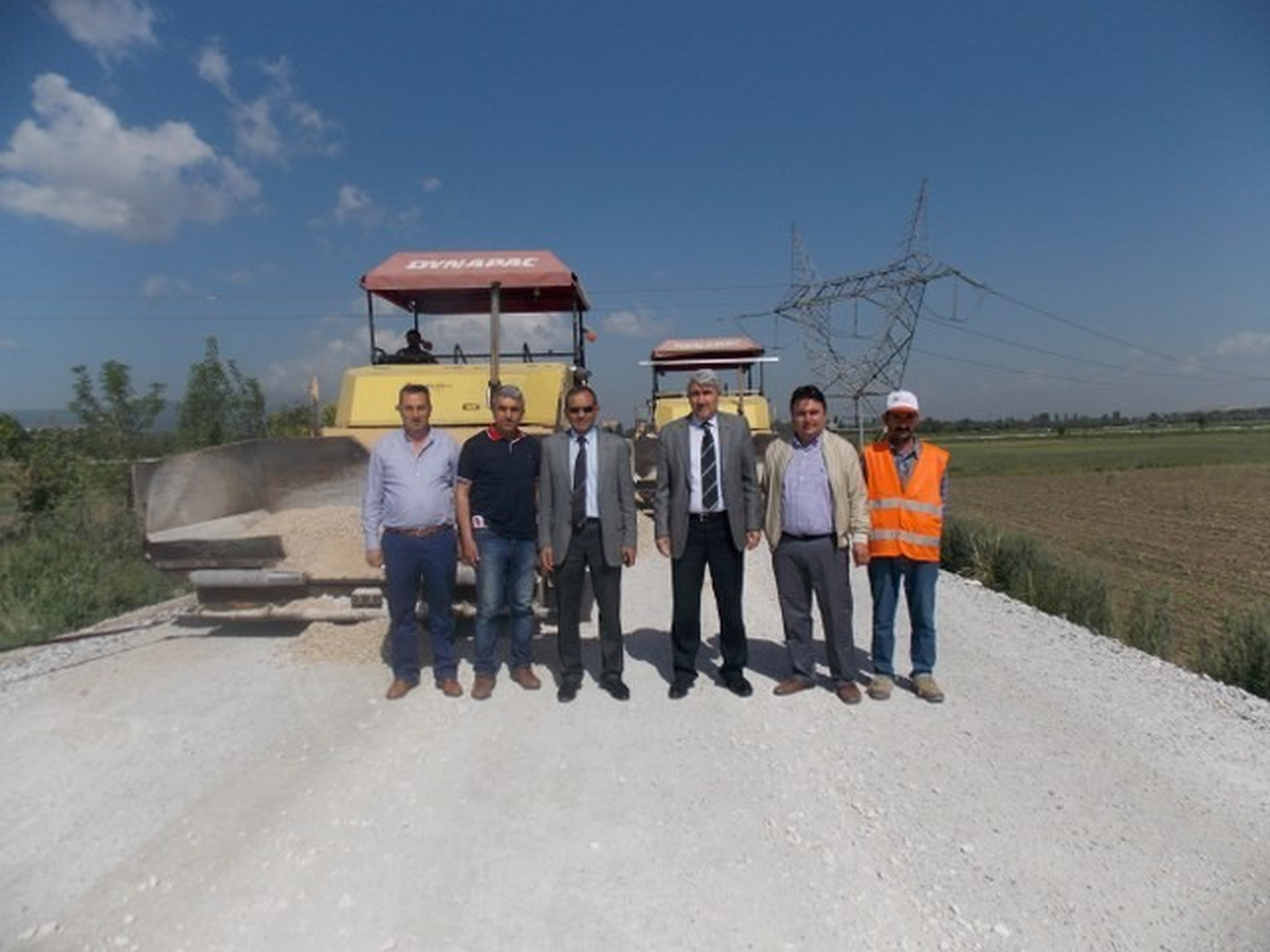 Köy Grup Yollarına Sıcak Asfalt