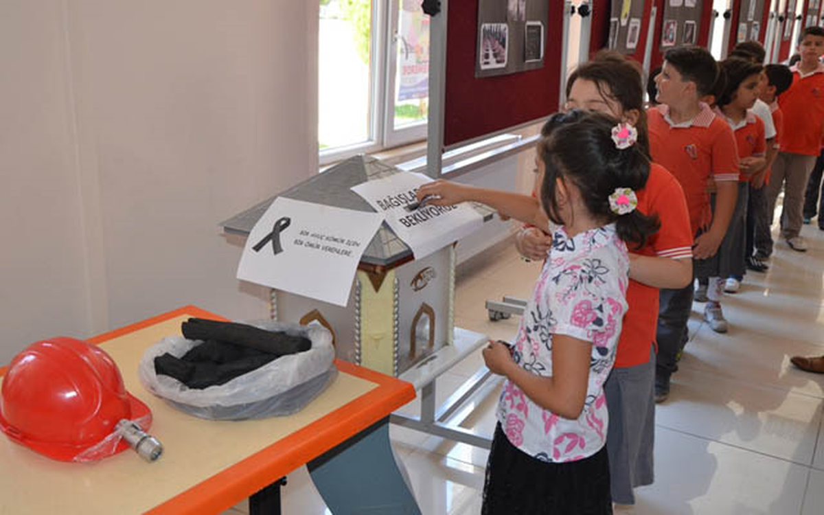Şanlıurfa\'da Minik Öğrencilerden Soma\'ya Yardım Eli