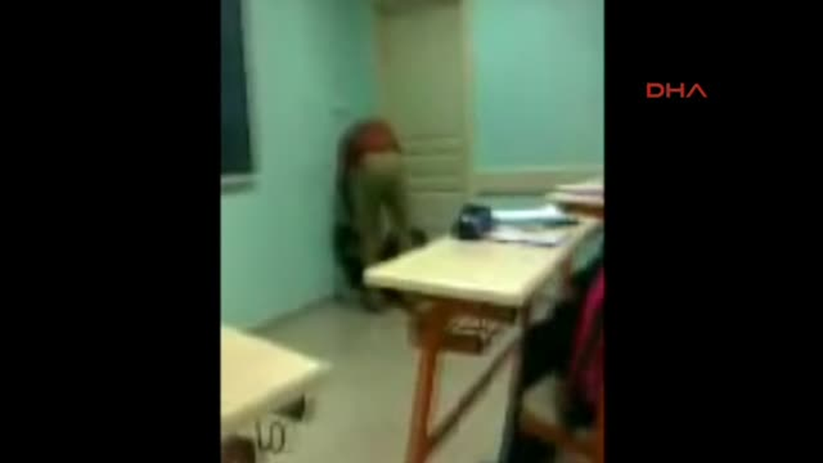 Öğrenci Dövdüğü İçin İşten Çıkarılan Öğretmen Alacağı İçin Mahkemeye Başvurdu