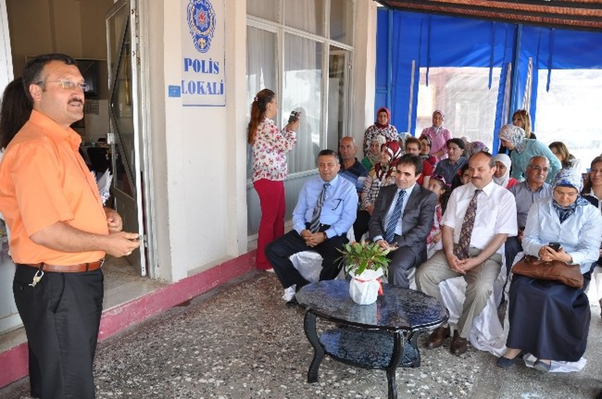 Polis Eşlerinden Dekoratif El Sanatları Sergisi