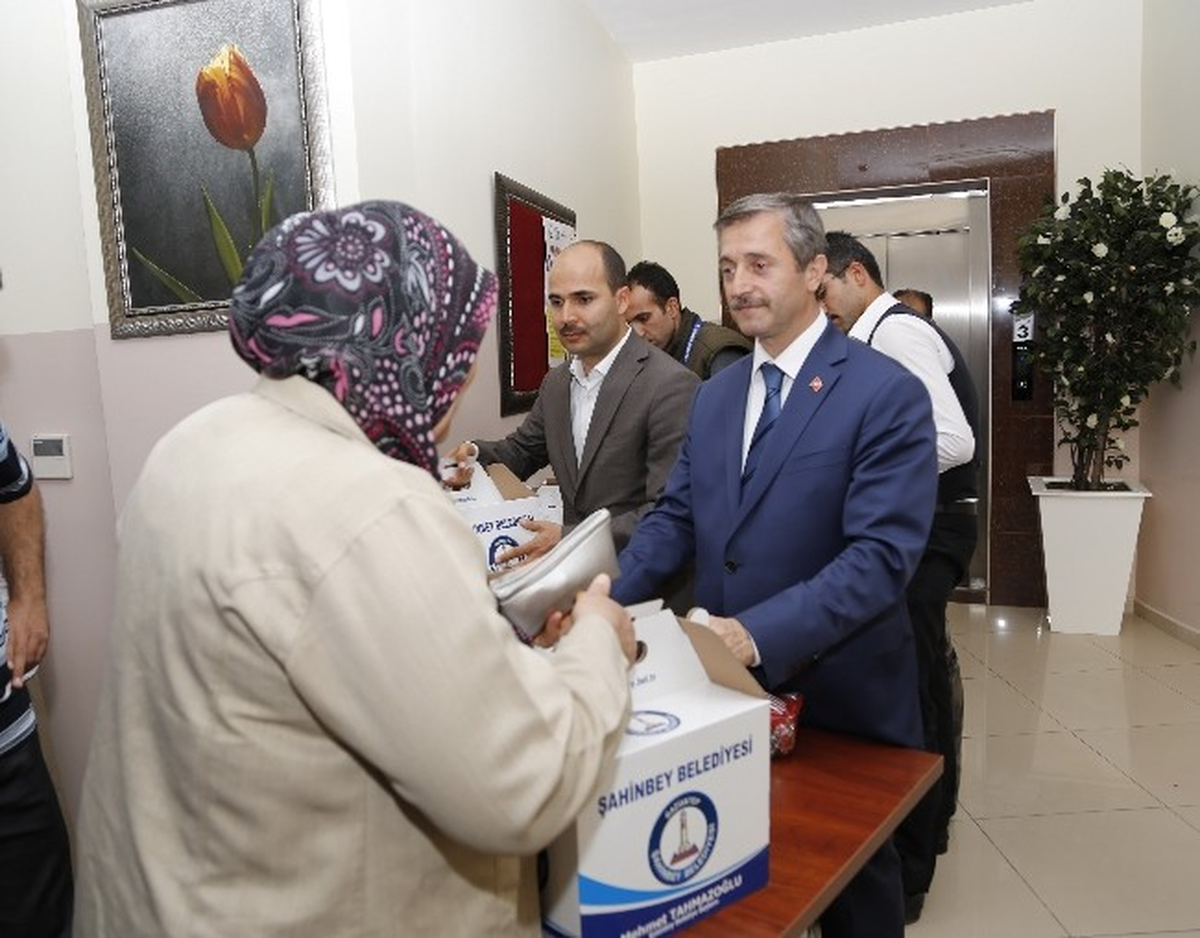 Şahinbey Belediyesi 4 Yılda 19 Bin 824 Aileye Et Yardımı Yaptı