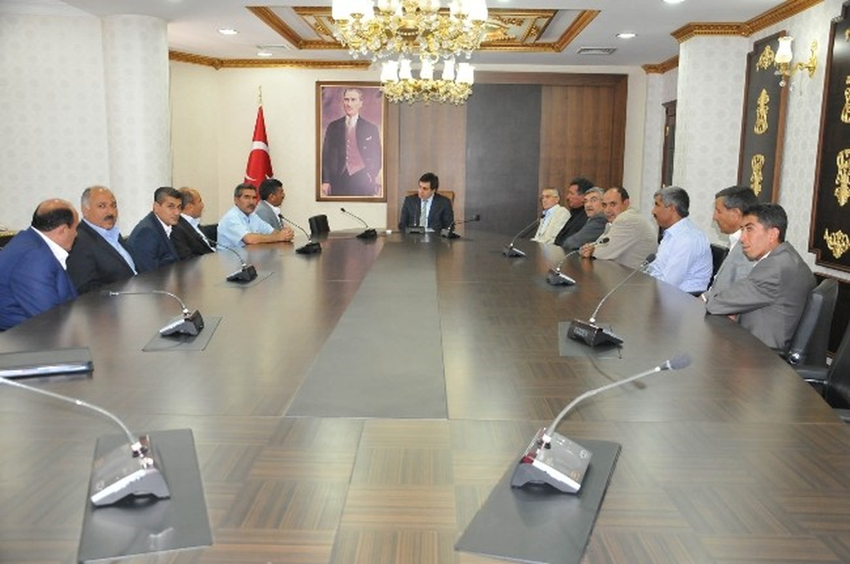 Vali Küçük, Ceylanpınarlı Muhtarlarla Bir Araya Geldi