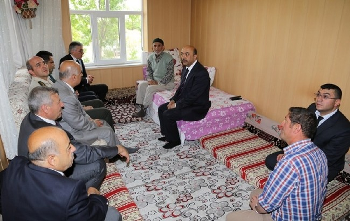 Aksaray Valisi Şeref Ataklı Şehit Ailesini Ziyaret Etti