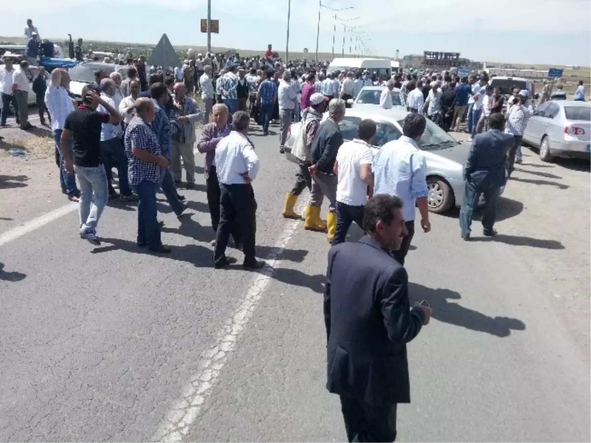 Yol Kapatan Çiftçilere Polis Müdahalesi