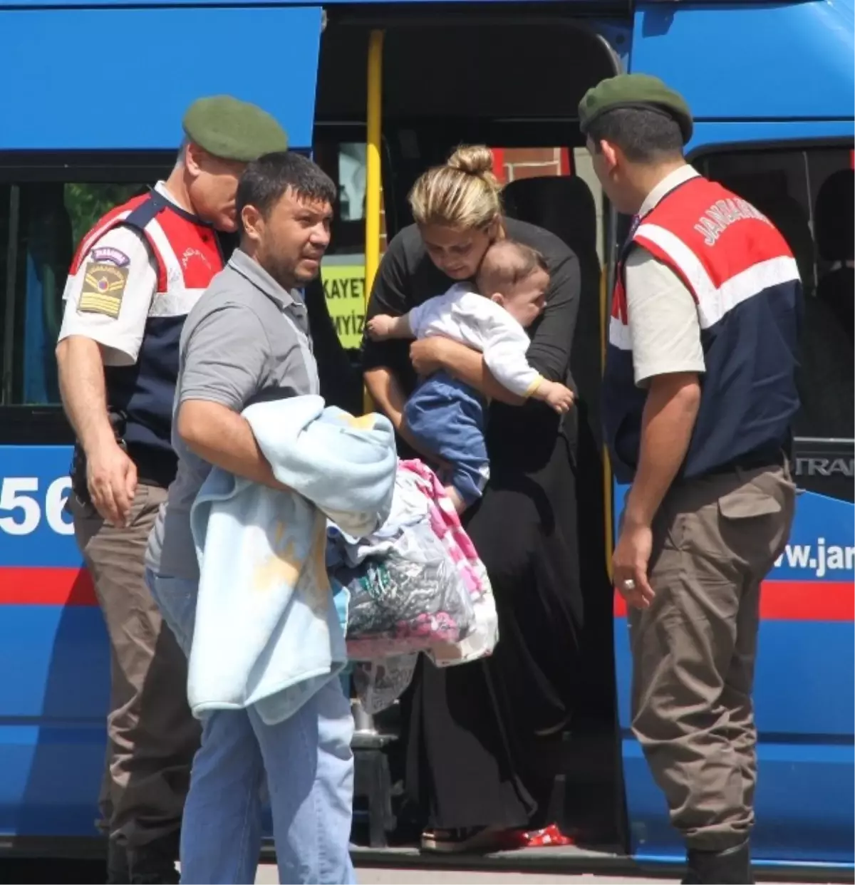 1 Yaşındaki Oğlu ve 4 Yaşındaki Kızı ile Cezaevine Girdi