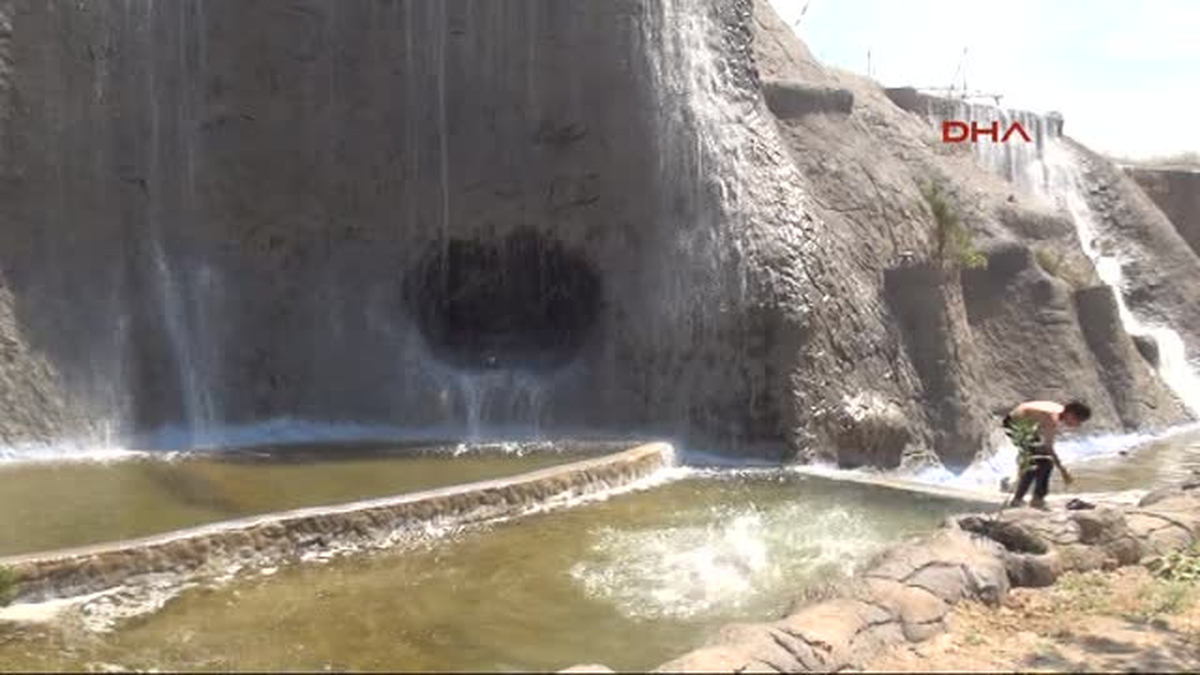 Adıyaman\'da Çocukların Tehlikeli Serinliği