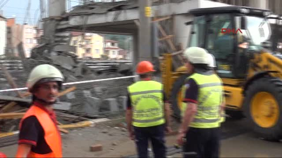 Arifiye\'de Yüksek Hızlı Tren İstasyonu İnşaatı Çöktü: 5 Yaralı