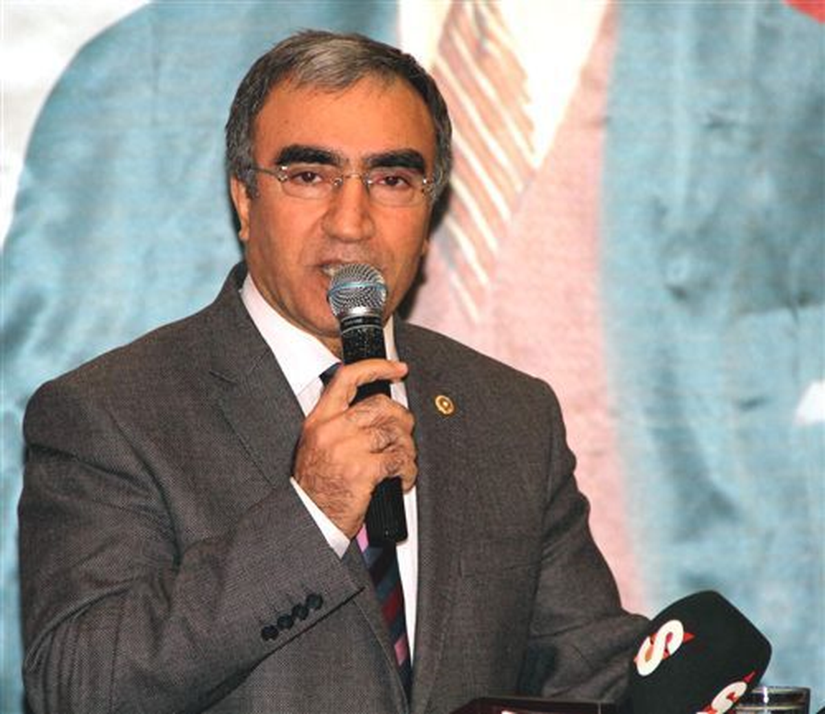 MHP Milletvekili Öztürk İstanbul\'un Fethinin 561. Yıldönümü Dolayısıyla Mesaj Yayınladı