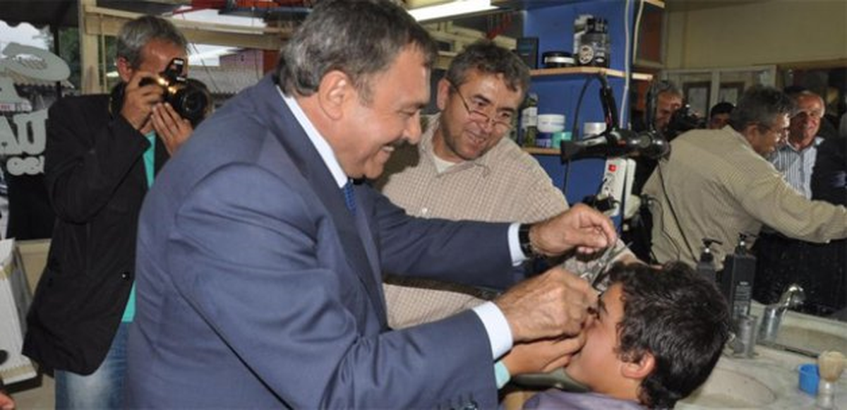 Bakan Eroğlu Berberde Saç Kesti