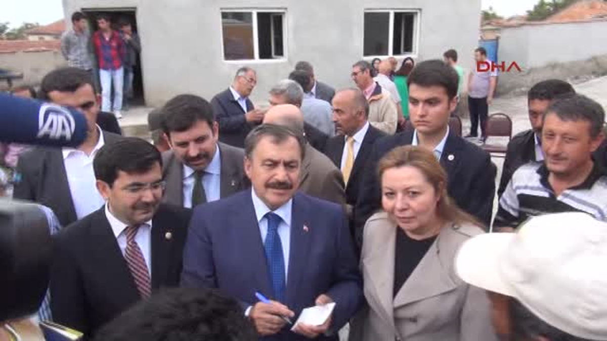 Bakan Eroğlu Berberde Saç Kesti