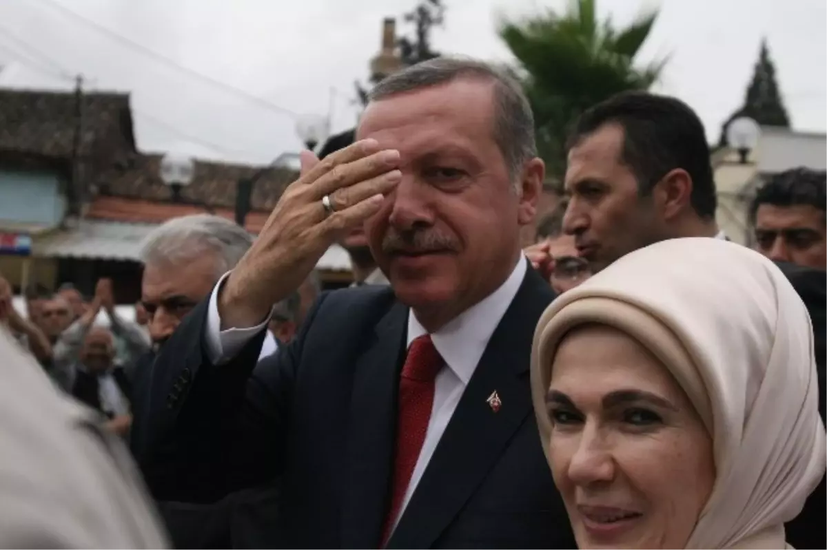 Başbakan Erdoğan, Maden Şehidi Veren Kınık'ı Ziyaret Etti
