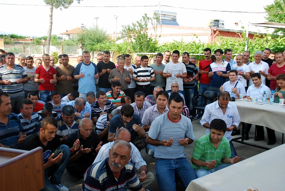 Cezaevinde Madenciler İçin Lokma Döktürüldü