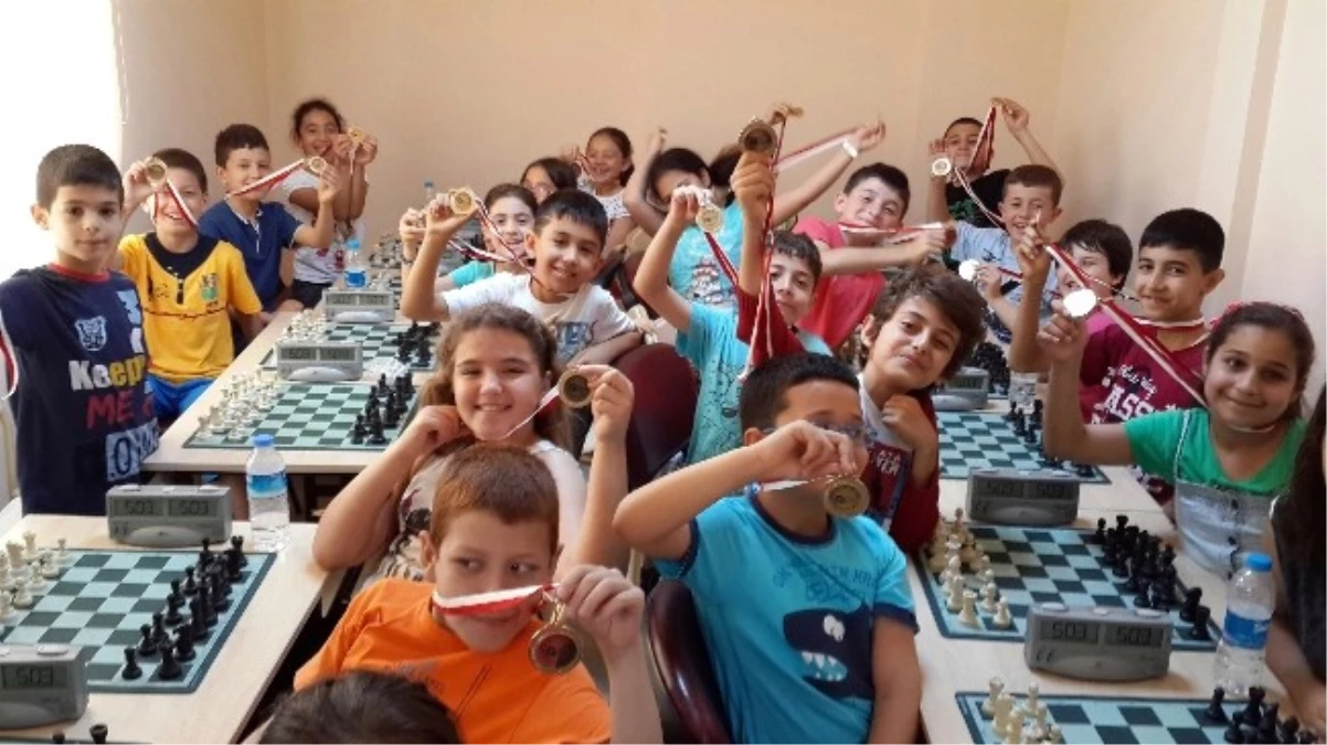 Çocuklar Satranç Turnuvasında Buluştu