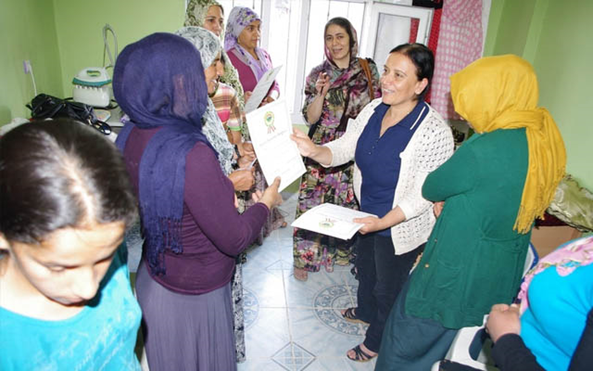 Dikiş Nakış Kursiyerleri Sertifikalarını Aldı