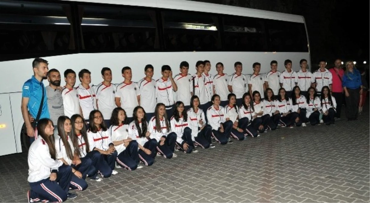 Erdemir Anadolu Lisesi Halk Oyunları Spor Kulübü, Adana\'ya Türkiye Finaline Gitti
