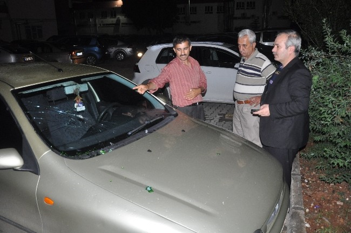 Eski Başkanın Otomobiline Saldırı