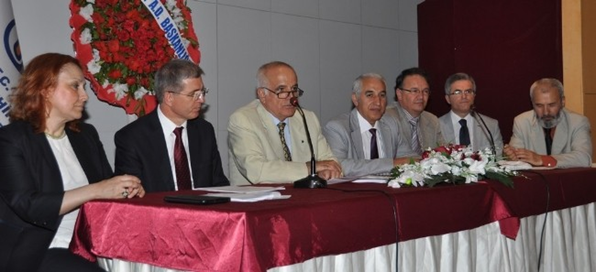 Esogü\'de "Sağlıkta Dönüşüm Programı İçinde Toplum Sağlığı Merkezleri\'nin Yeri" Konulu Panel