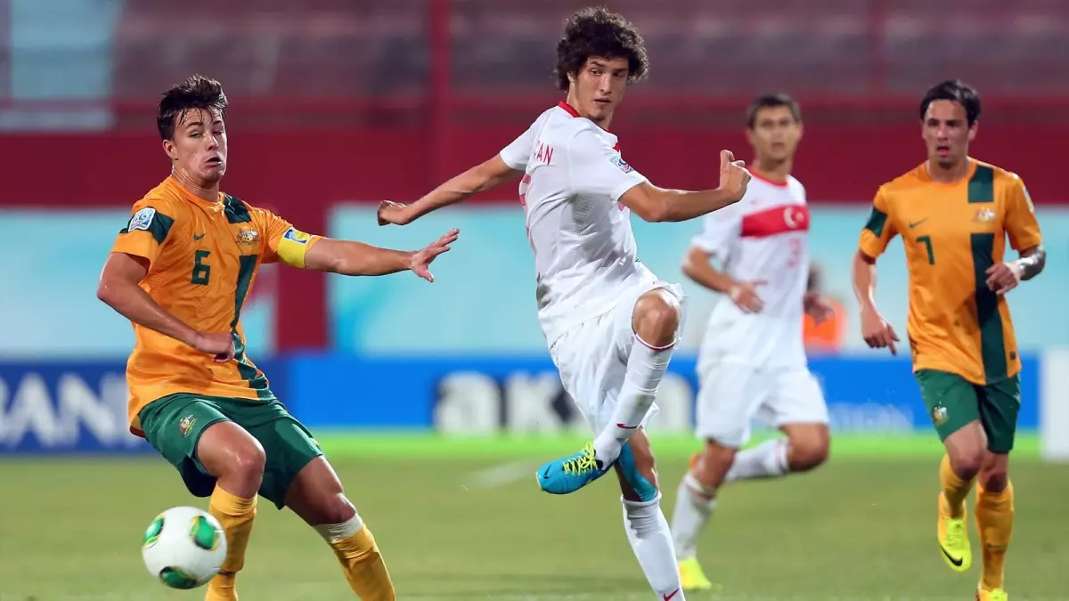 Fenerbahçe, Salih Uçan\'ın Transferi Konusunda Roma ile 12 Milyon Euro\'ya Anlaştı