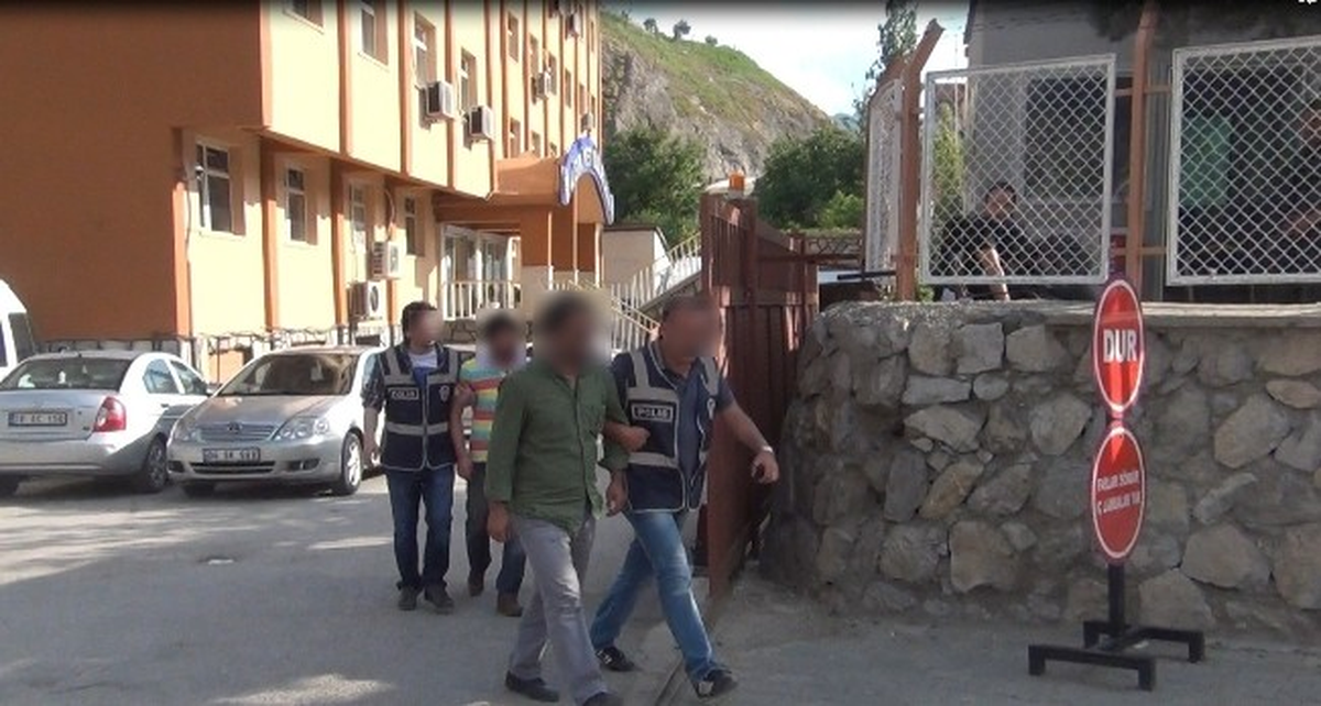 Hakkari\'de 2 Kişi Gözaltına Alındı