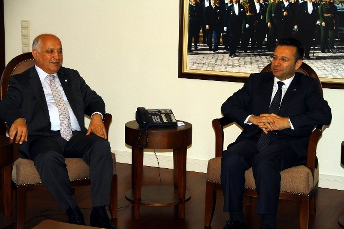 Kızılay Genel Başkanı Akar, Vatandaşları Bosna\'ya Yardıma Davet Etti
