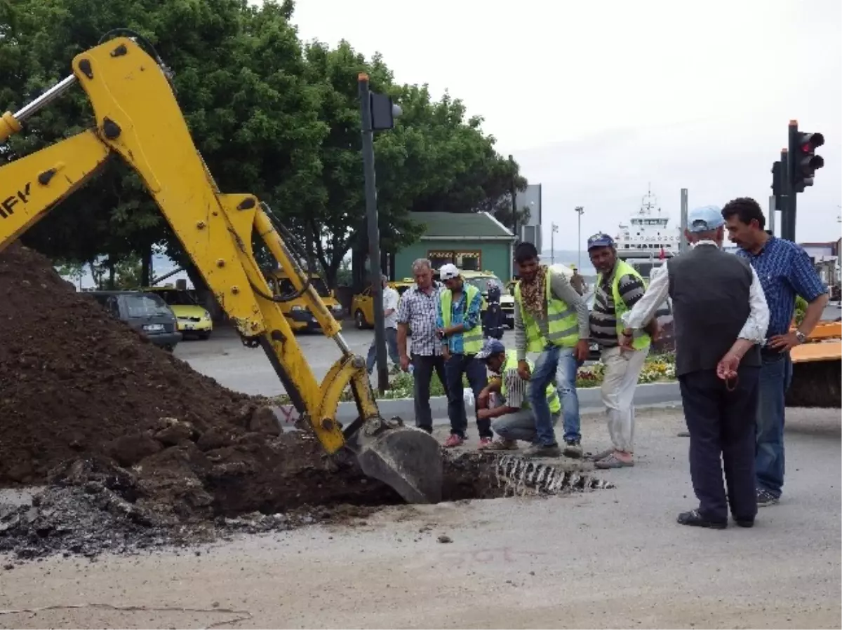 Lapseki\'de Duble Yol Kazı Çalışmaları Sırasında İnsan Kemikleri Çıktı