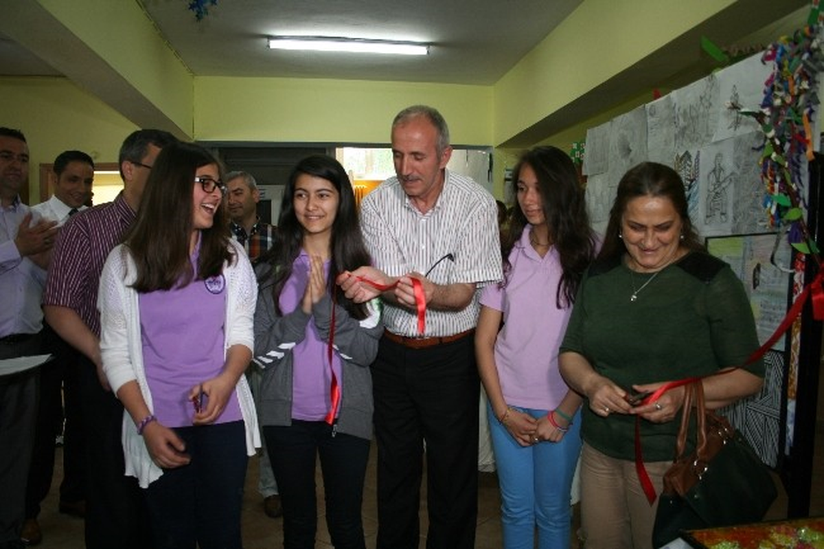 Öğrencilerden Görsel Sanatlar ve Teknoloji Tasarım Sergisi