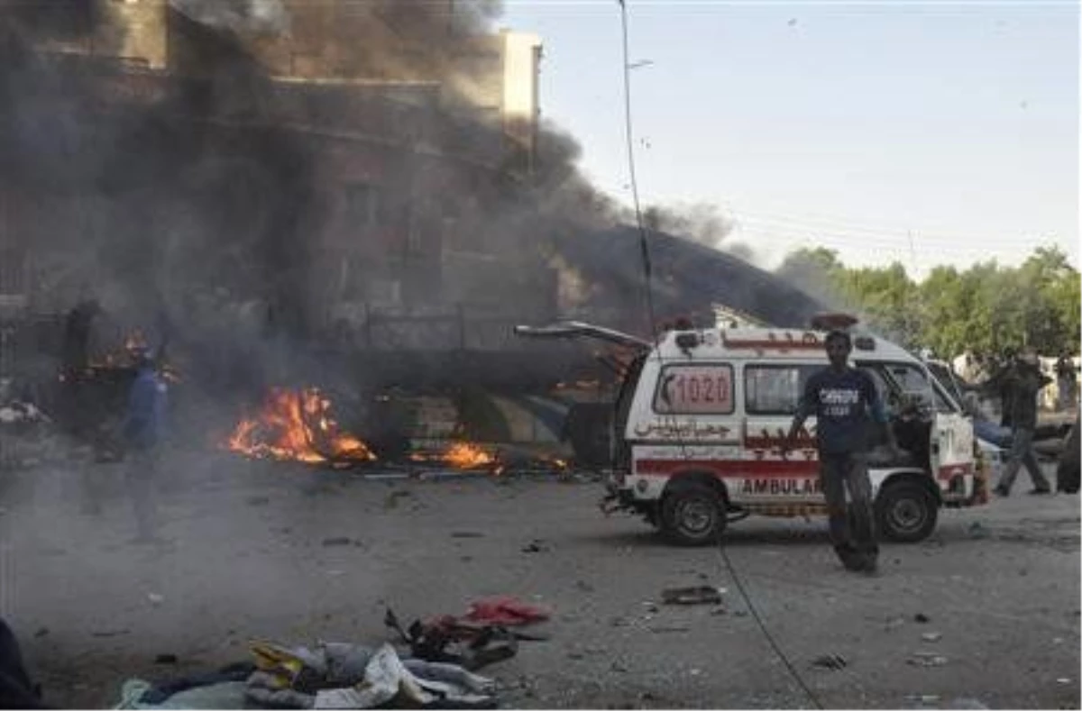 Pakistan\'da Bombalı Saldırı: 2 Ölü, 3 Yaralı