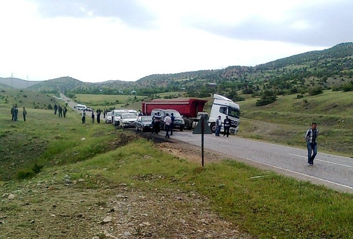 PKK\'nın Yol Kesme Eylemleri Vatandaşı Mağdur Etti